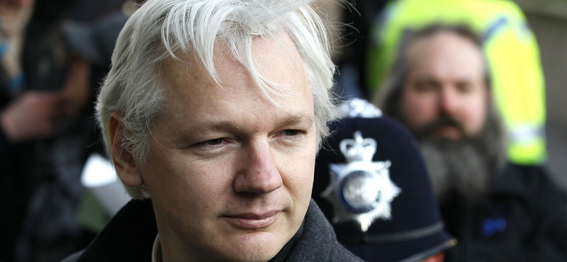 Assange-t, a WikiLeaks-alapítóját kihallgatják