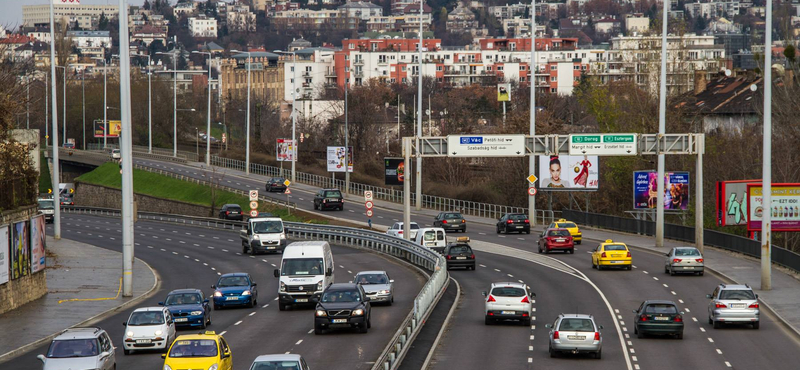 Négyes karambol volt a Budaörsi úton