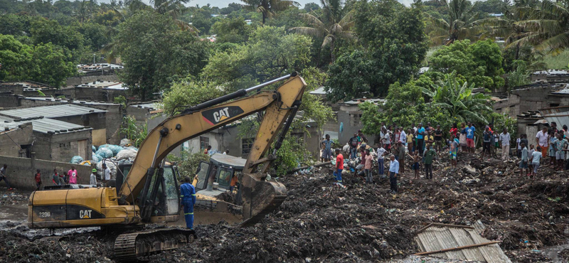 Óriási szeméthegy szakadt a lakókra Mozambik fővárosában, sokan meghaltak