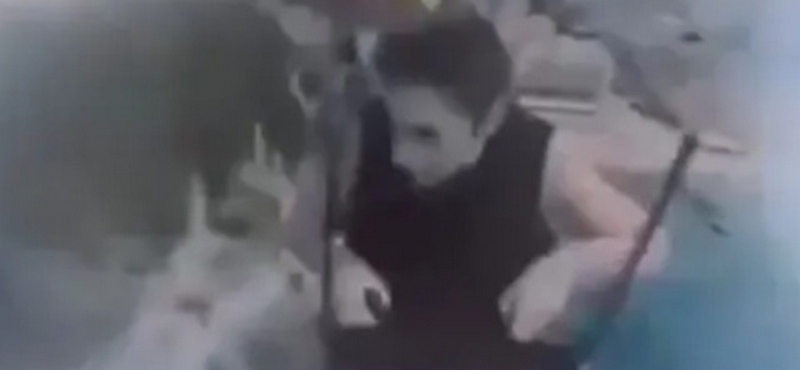 Szörnyethalt egy fiatal nő, mert pánikba esve kioldotta magát az ernyőjéből és lezuhant