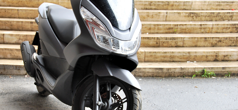 Egy virgonc autópótlék – Honda PCX150 teszt