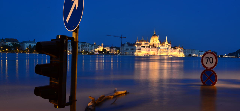 Budapesten járt az árhullám csúcsa – hírek percről percre