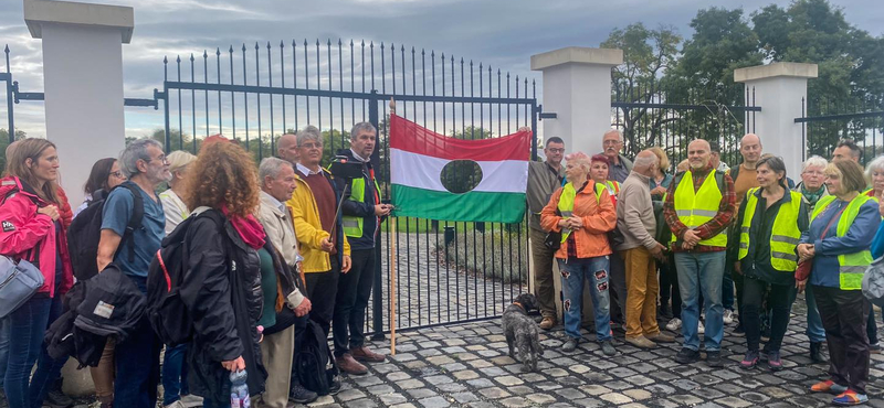 Ünnepi buszos kirándulást szerveztek a hatvanpusztai Orbán-birtokhoz - friss képek a majorságról