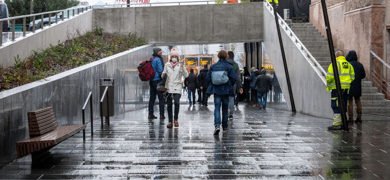 Vége a lépcsőzésnek, átadták a Széll Kálmán téri gyalogos átjárót