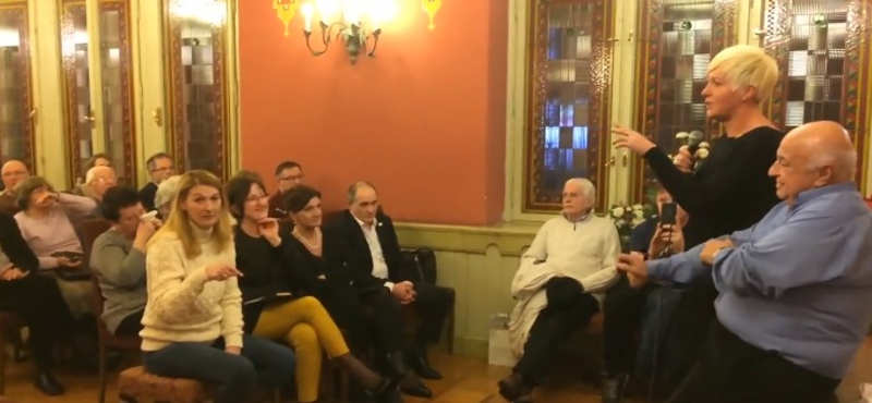 "Nem belpolitikáról szól a migránskérdés", avagy, amikor még Nógrádi György kezéből is kiveszik a mikrofont - videó