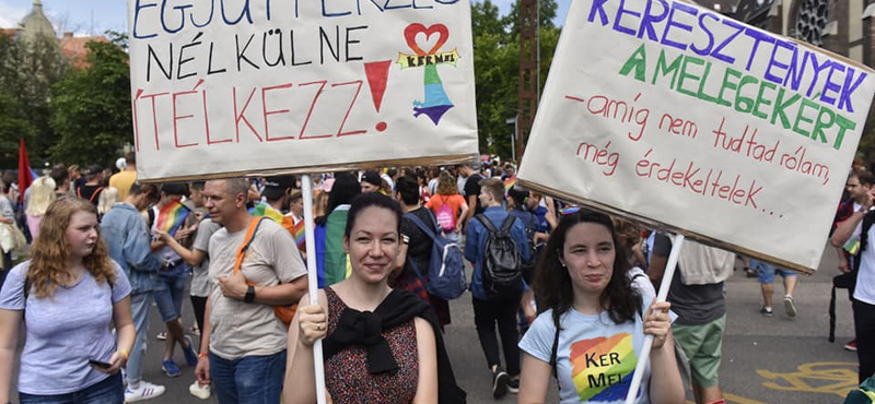 Mocskolódó motorosok tüntetnek a Pride ellen