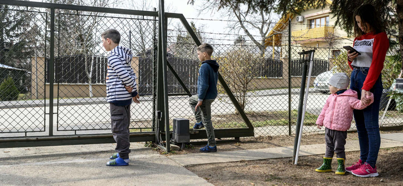 Kétezer nevelőszülő hiányzik ahhoz, hogy Magyarországon minden gyermek családban nőjön fel