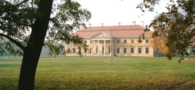 Laktanyából inkubátorház lesz Lovasberényben