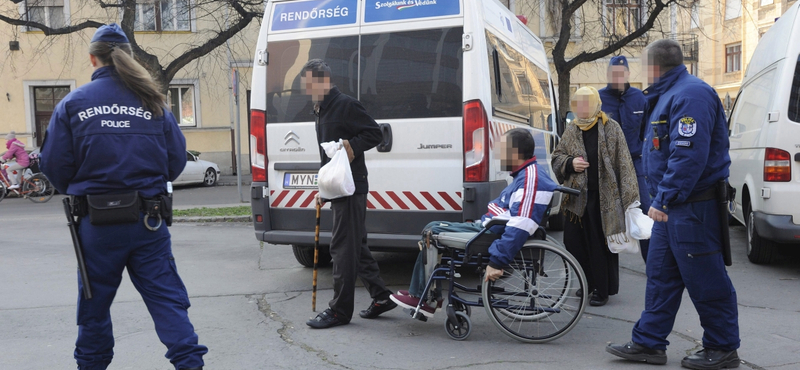 A bíróság mentette meg a belügytől a beteg menekülteket