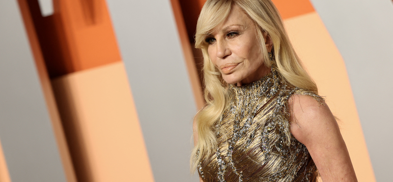 Lemond Donatella Versace kreatív igazgatói pozíciójából, mert a Prada felvásárolja a divatházat