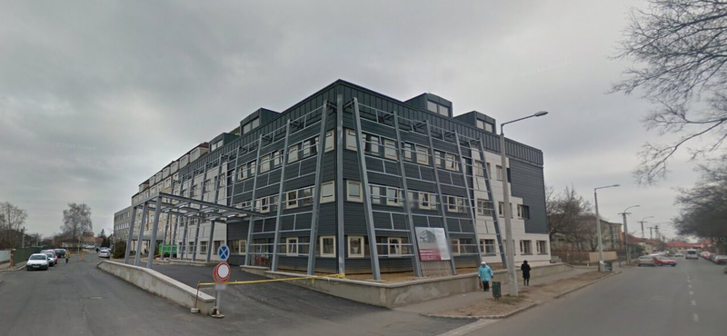 A mátészalkai kórház parkolójában elesett az idős orvos, másnap meghalt