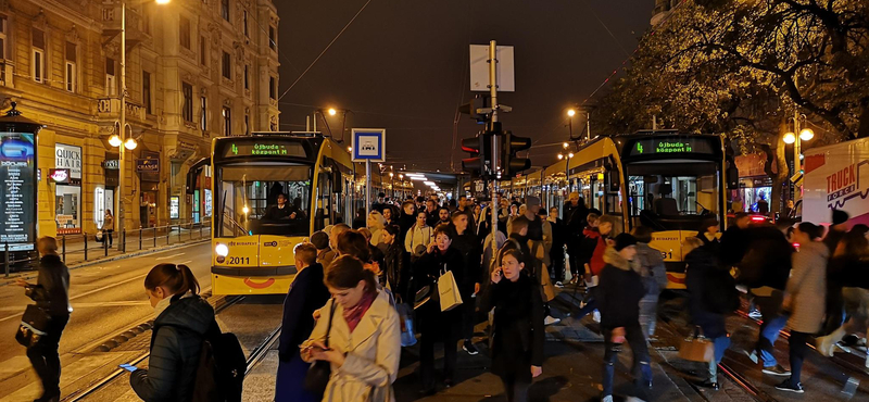 Melyik járatokkal is utazhatunk szilveszter éjjelén?