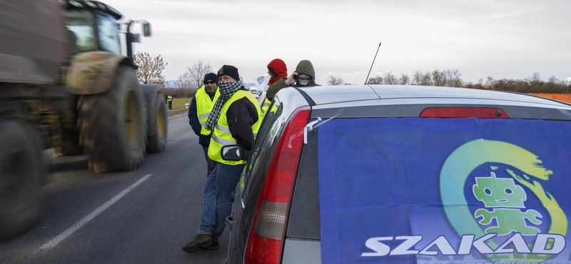 Szombathely mellett is forgalomlassító demonstrációt tartottak a szakszervezetek