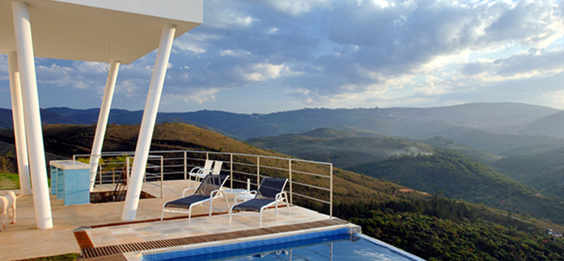 Szédítő panoráma a medencéből - lenyűgöző brazil luxusvilla