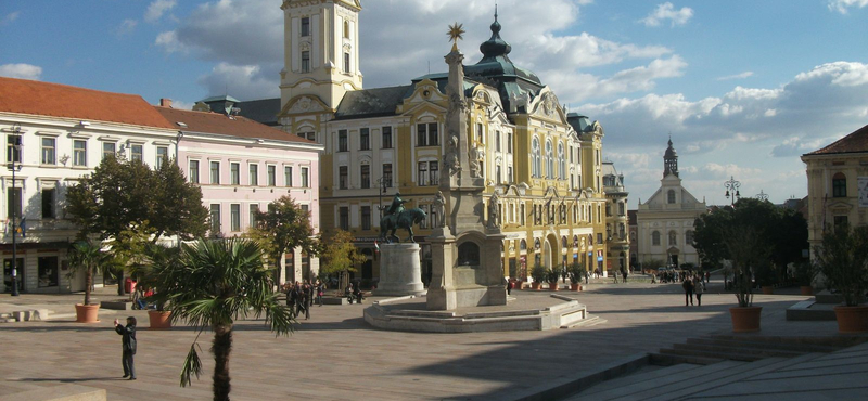 Pécs úszik az adósságban