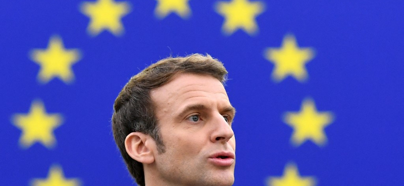 Macron felhívta Putyint