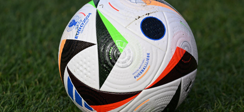 Kívül színes, belül high-tech – ilyen a nyári foci-Eb labdája, a Fussballliebe