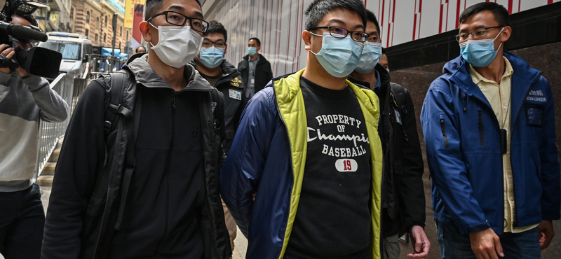 Ellenzéki aktivisták tucatjait vették őrizetbe Hongkongban