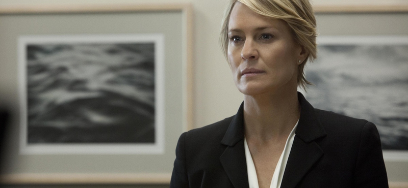 Claire Underwood csatát nyert: kiharcolta, hogy ugyanannyit keressen, mint a férje