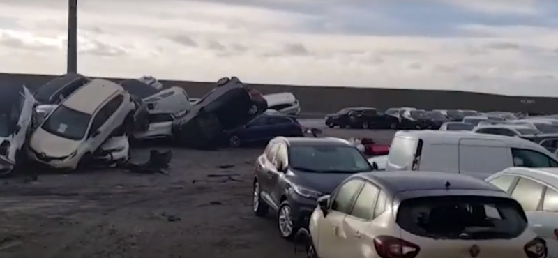 Több száz Maserati is elégett egy hatalmas kikötői tűzben – videó