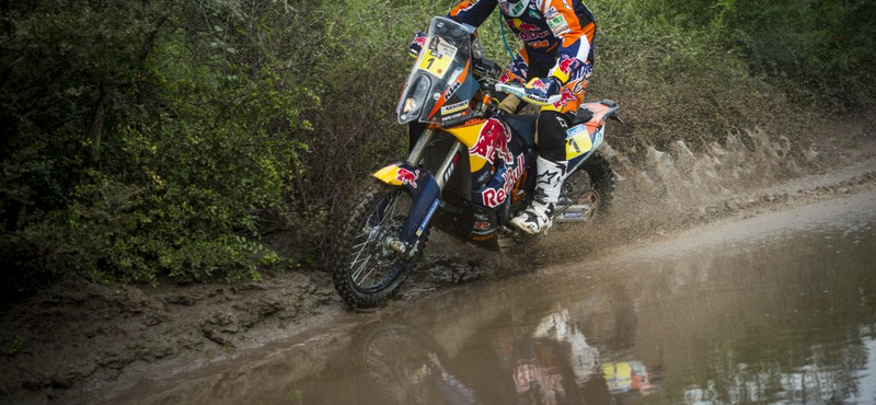 Nem vált autóra a motoros Dakar-király Marc Coma