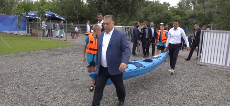 Orbán "vizitúra" központot avatott, és megmondta, mi a hazaszeretet