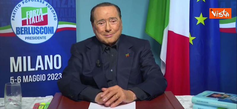 Videón köszönt be pártja kongresszusára a lábadozó Silvio Berlusconi