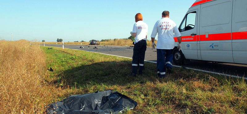 Előzés közben halt meg egy szolgálaton kívüli rendőr Csongrádnál