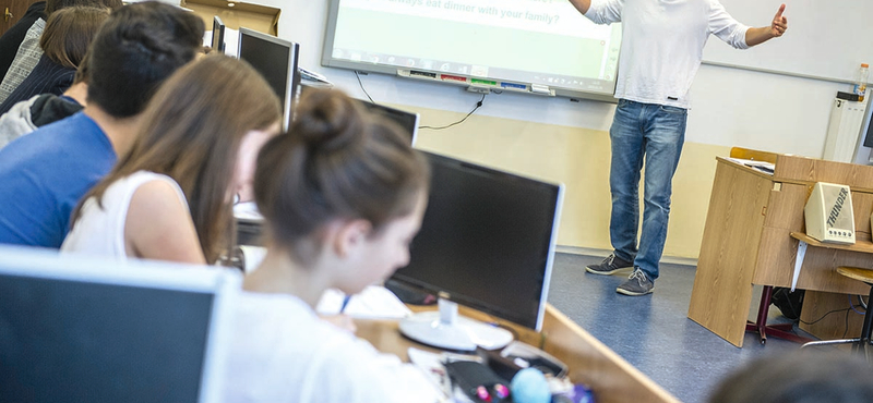 Csak tabletekkel még messzebb lökjük a magyar iskolát a 21. századtól