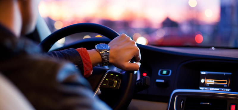 Kutatók kimondták, hogy veszélyesebben vezetnek a férfi sofőrök, mint a nők, de sok még a kérdőjel