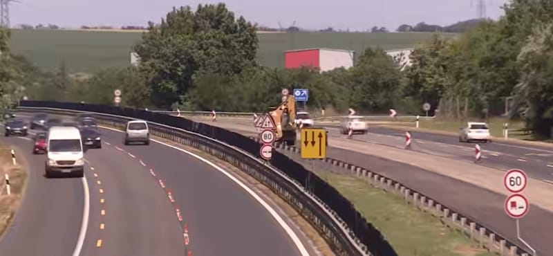 Fellélegzés: szüneteltetik az M7-es felújítását a nyáron