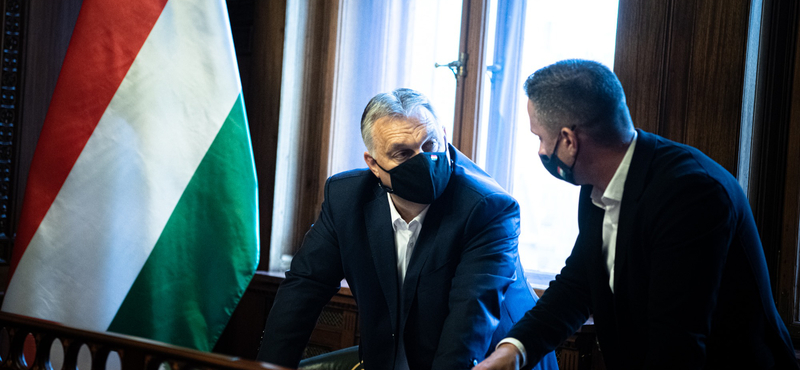 Orbán: Kutyát sétáltatni 8 után is lehet