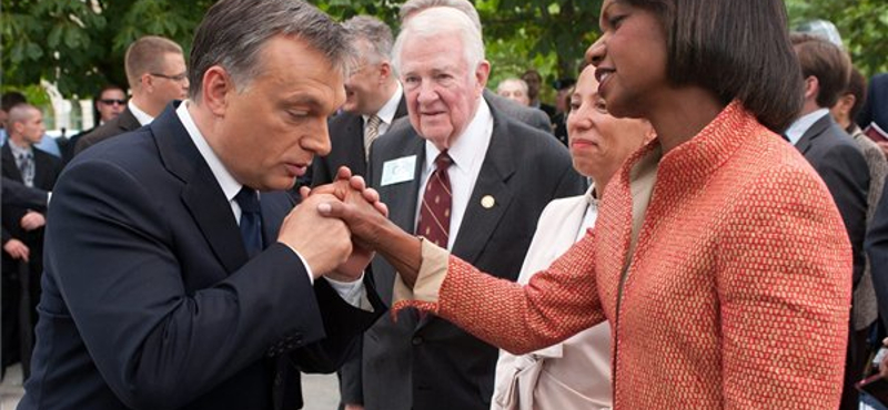 Újabb kézcsókos fotók Orbán Viktorról