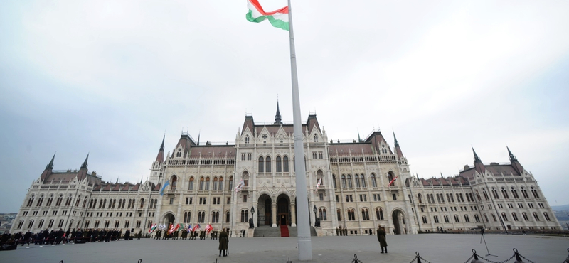 Kiderült, hogy mennyi szemetet termel az Országház