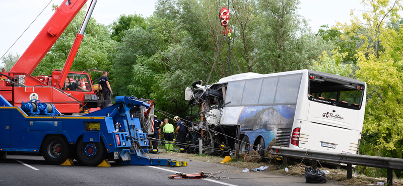 Buszbaleset az M7-esen: közös nyilatkozatot adtak ki az utazás szervezői