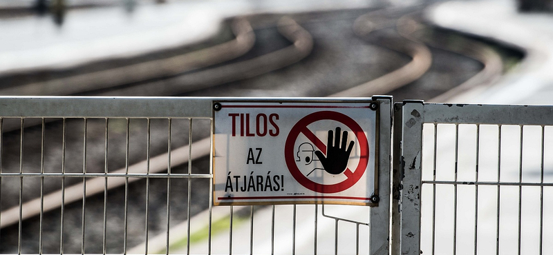 Váratlanul sztrájkba kezdtek a vasutasok, egy időre leálltak a vonatok a román határon