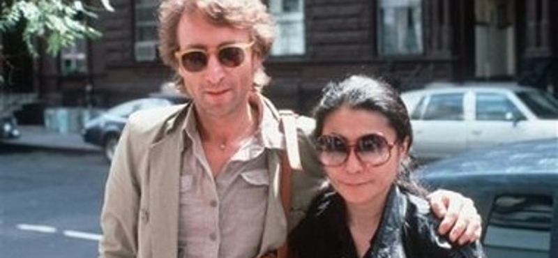 Újabb fotók kerültek elő az ágyban heverő John Lennonról és Yoko Onóról 