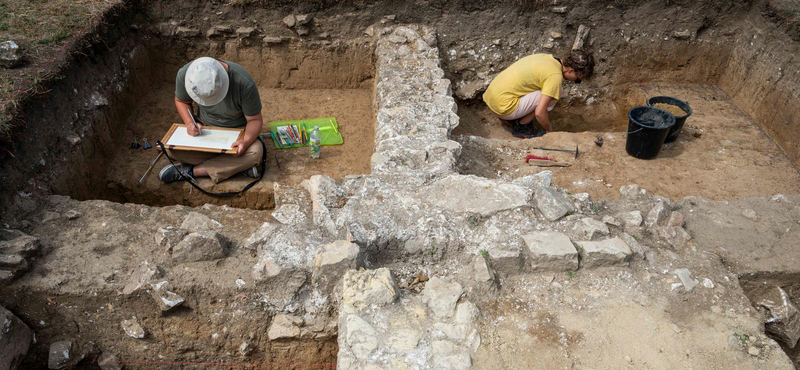 Csak egy méter mélyre kell ásni, és 1500 évet utazunk vissza az időben