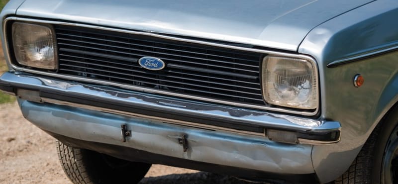 Régi ütött-kopott kis Ford Escort, de miért ér egy kisebb vagyont?