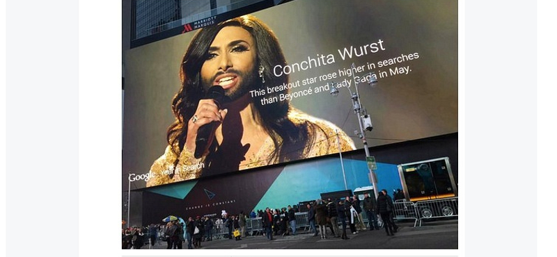 Fotó: Conchita Wurstot bámulják a Times Square-en