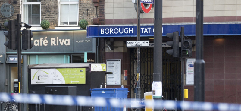 Egy olasz fotós lefotózta az egyik londoni merénylőt, miután lelőtték