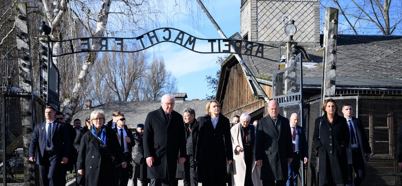 A haláltábor felszabadításának 80. évfordulójára emlékeztek Auschwitzban