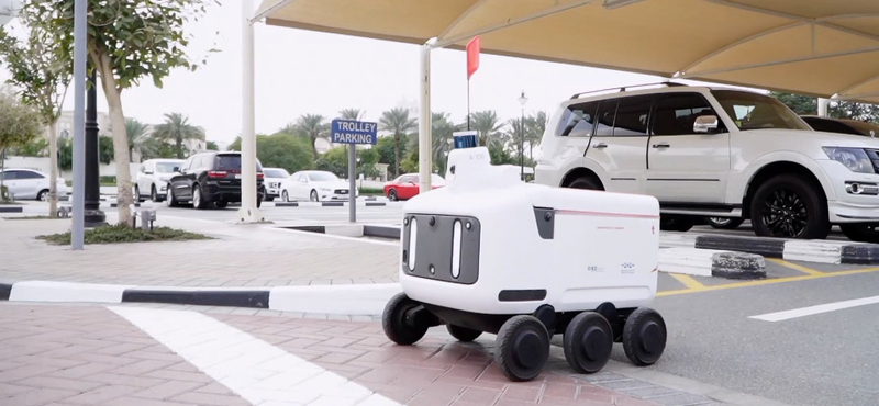 Különleges ételkiszállító robotokat állítottak szolgálatba Dubajban – videó