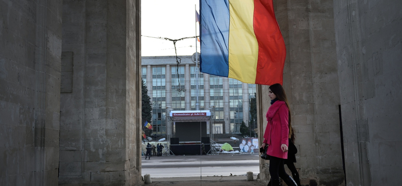 Őrizetbe vették a moldovai nemzeti bank egyik vezetőjét az "évszázad lopása" után