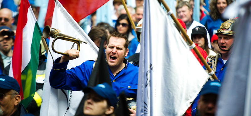 Egyenruhások demonstrációja: se a rendőrségnél, se az OKF-nél nincs még "eredmény"