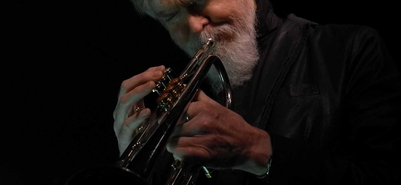 Jön Tom Harrell