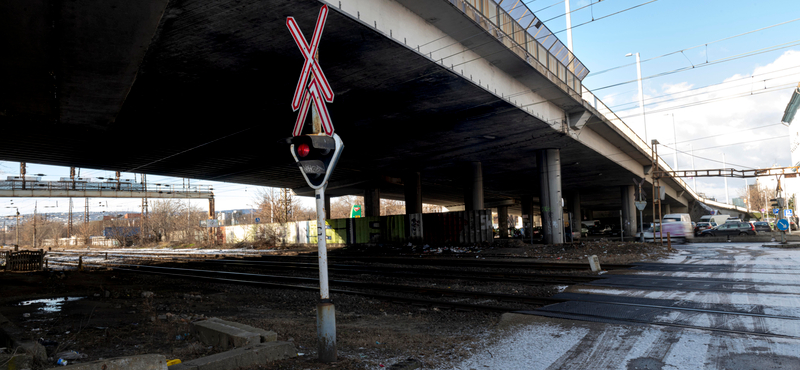 Leállt a vasúti forgalom Rákosrendezőnél, nagy késésekre kell készülni