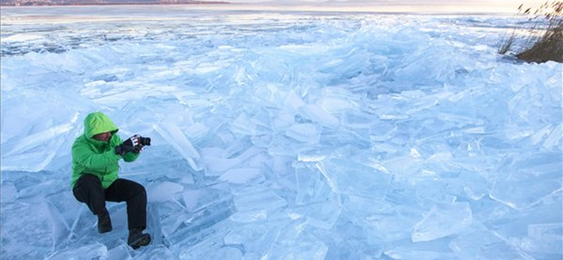 Kijelölték az első jégpályákat a Balatonon