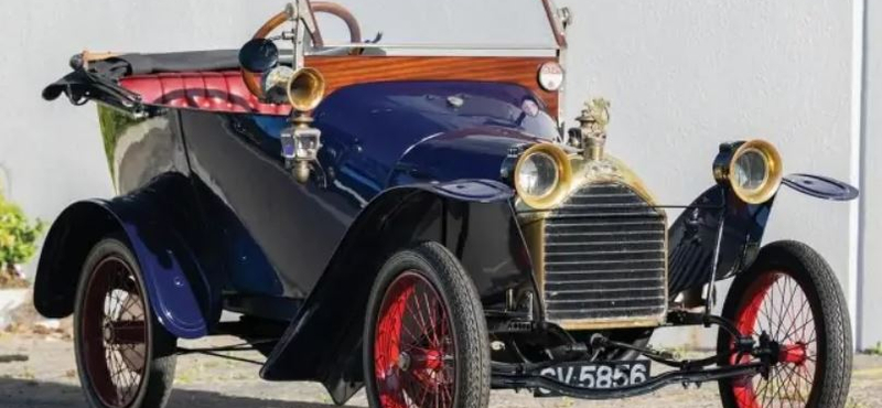 Eladó egy több mint százéves Peugeot, ami inkább Bugatti