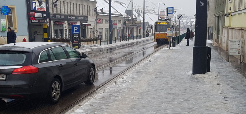 De, a BKV igenis takarítja a megállókat